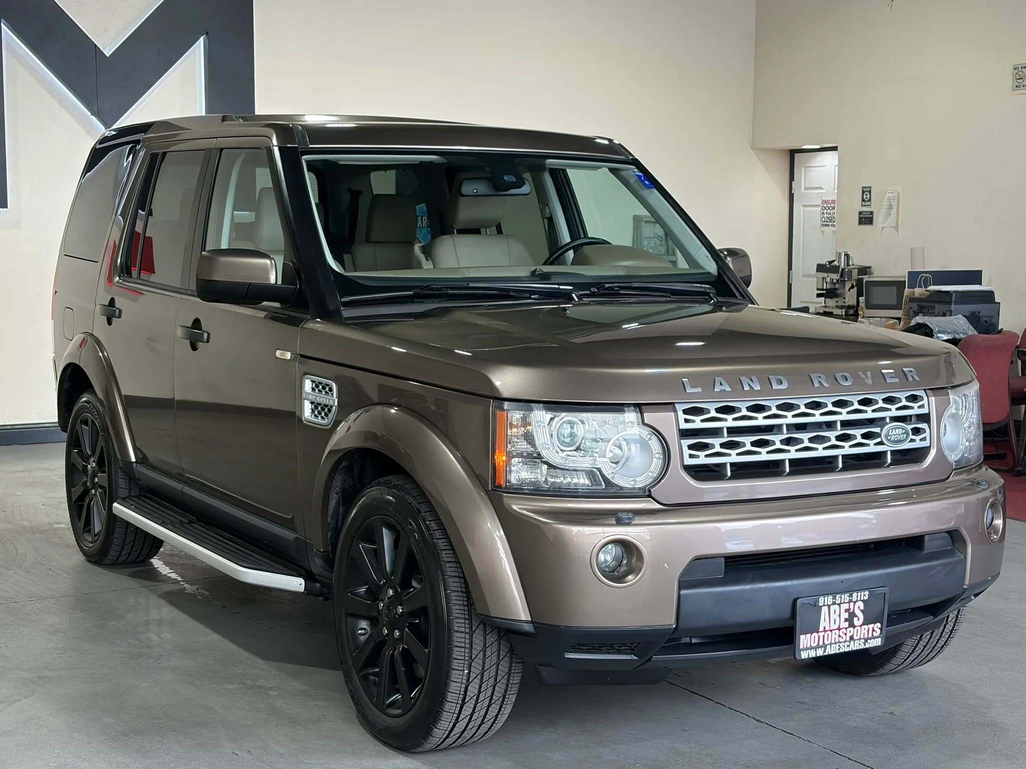 Used 2011 Land Rover LR4 HSE AWD/4WD image 2