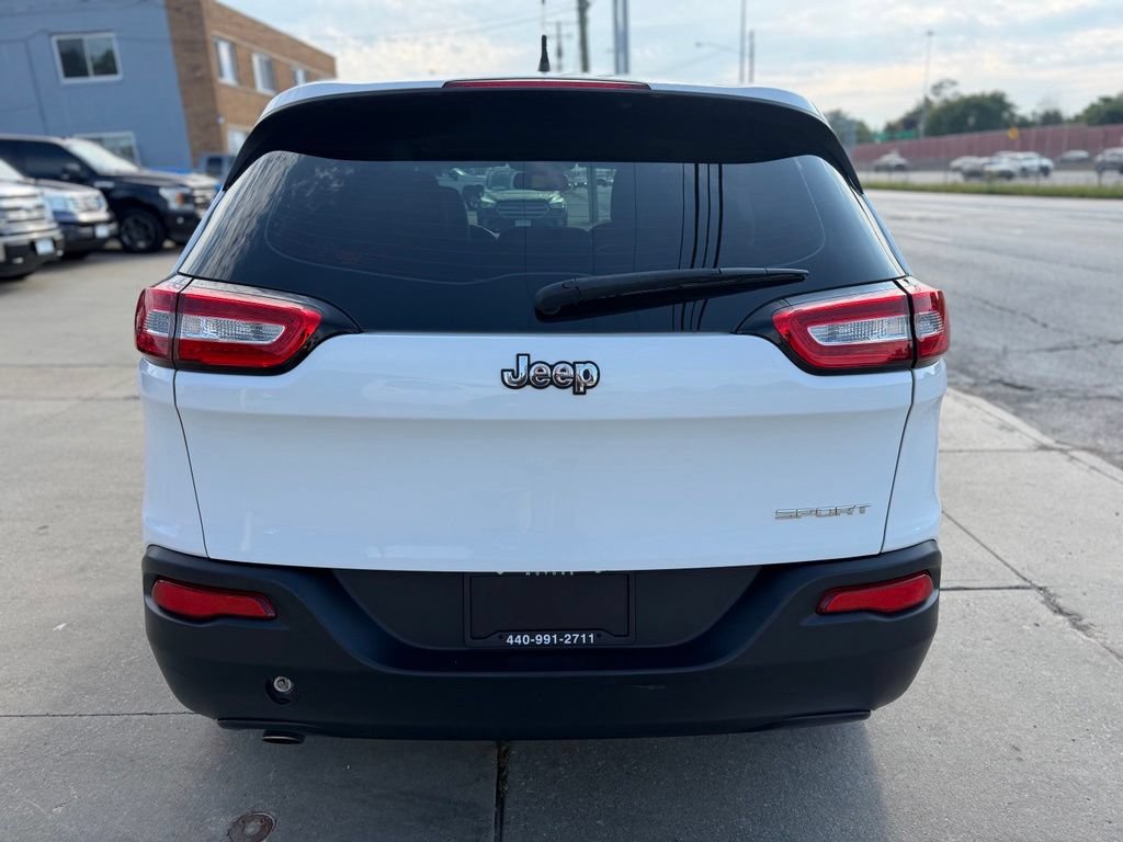 Used 2017 Jeep Cherokee Sport FWD image 6