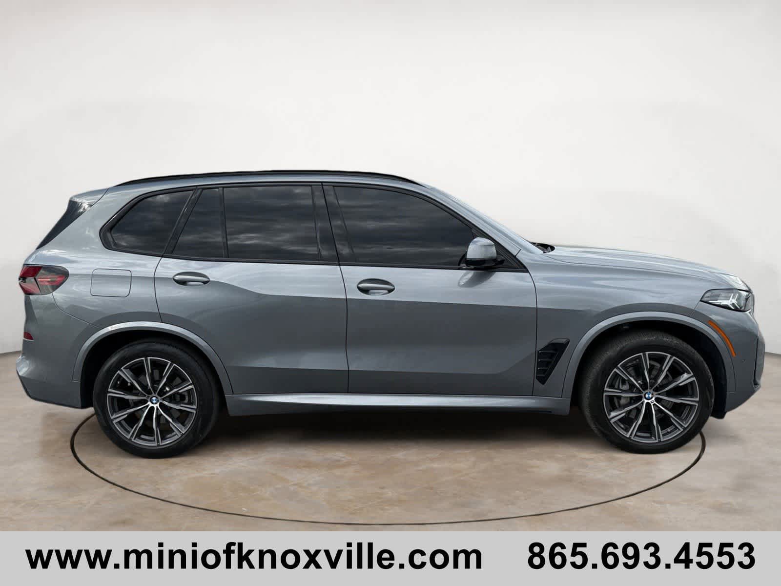 Used 2024 BMW X5 xDrive40i w/ M Sport Package image 2