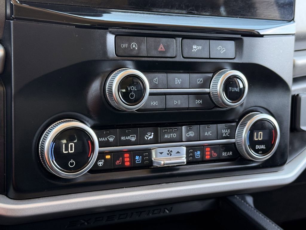 Used 2024 Ford Expedition XLT image 21