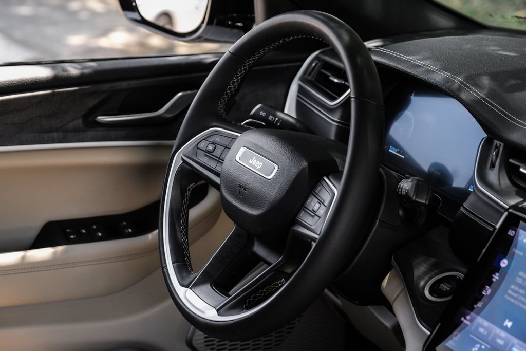 Used 2023 Jeep Grand Cherokee Limited RWD image 25