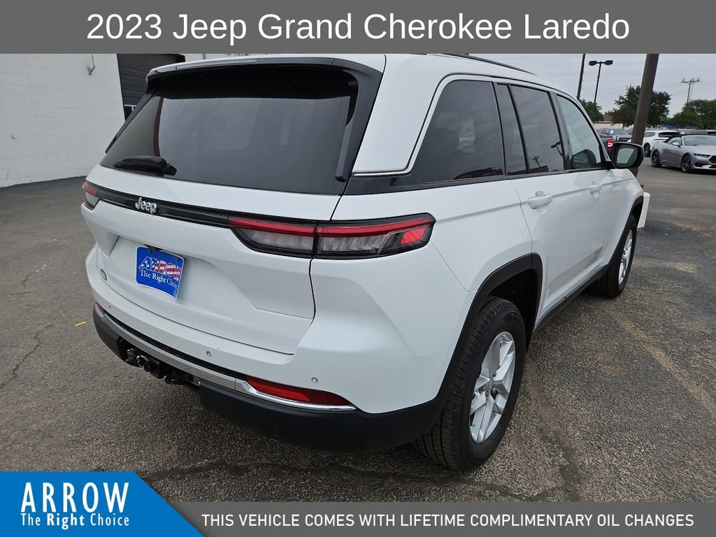 Used 2023 Jeep Grand Cherokee Laredo AWD/4WD image 12