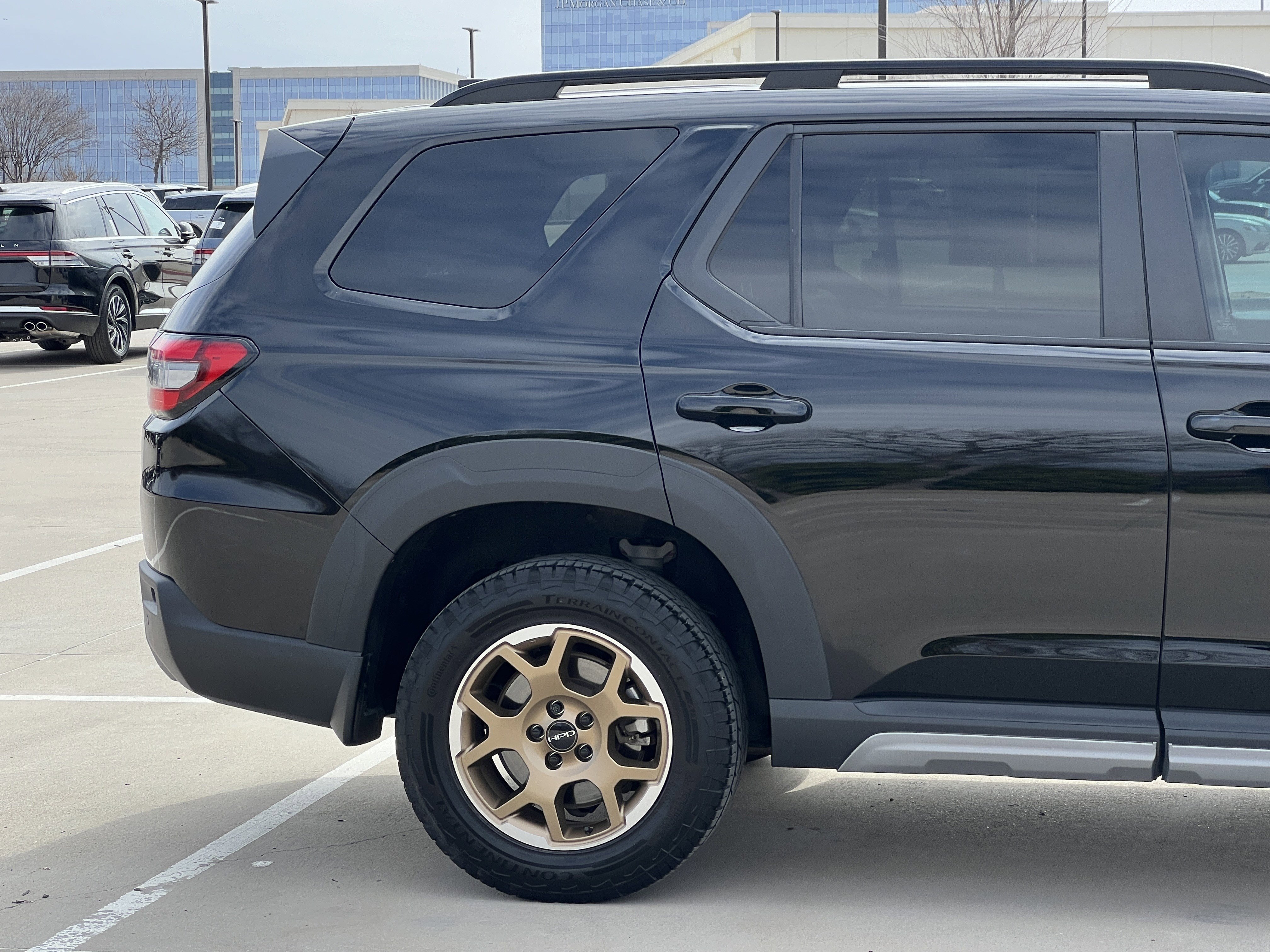 Used 2024 Honda Pilot TrailSport image 11