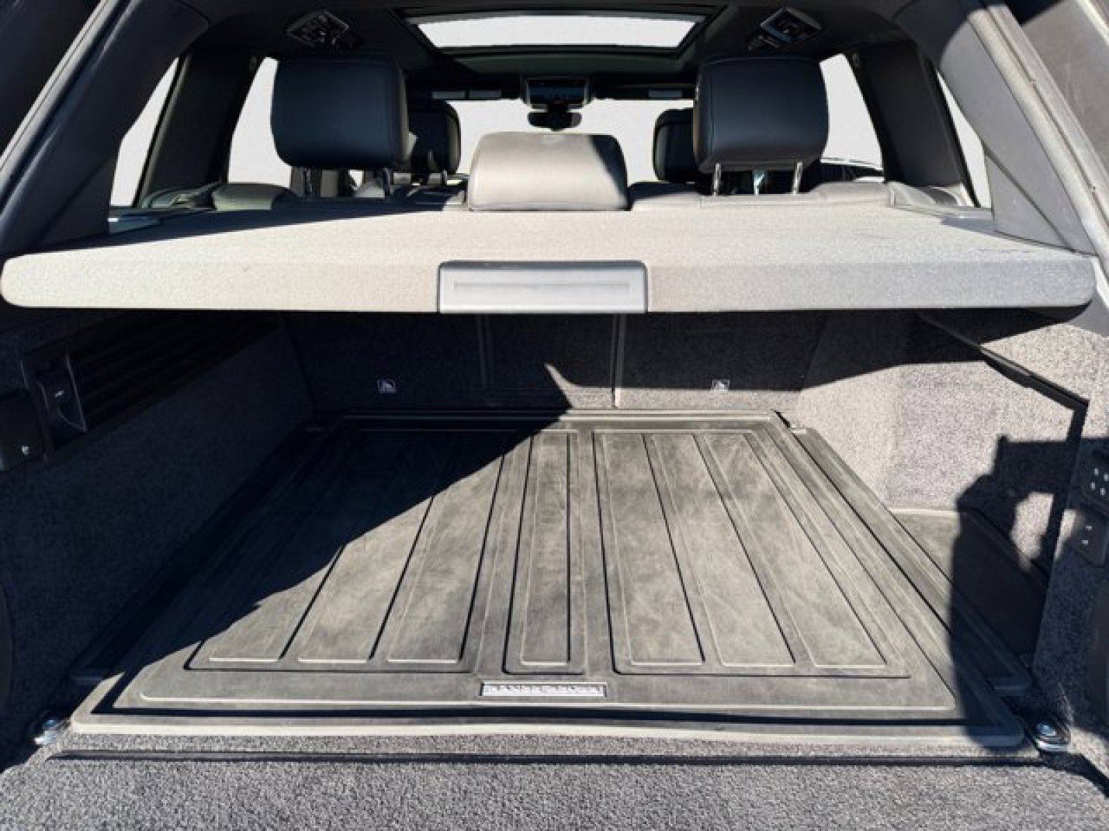 Used 2020 Land Rover Range Rover HSE image 19