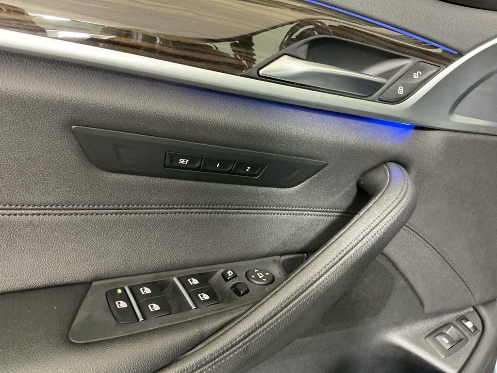 Used 2018 BMW 530e w/ Premium Package 2 image 18