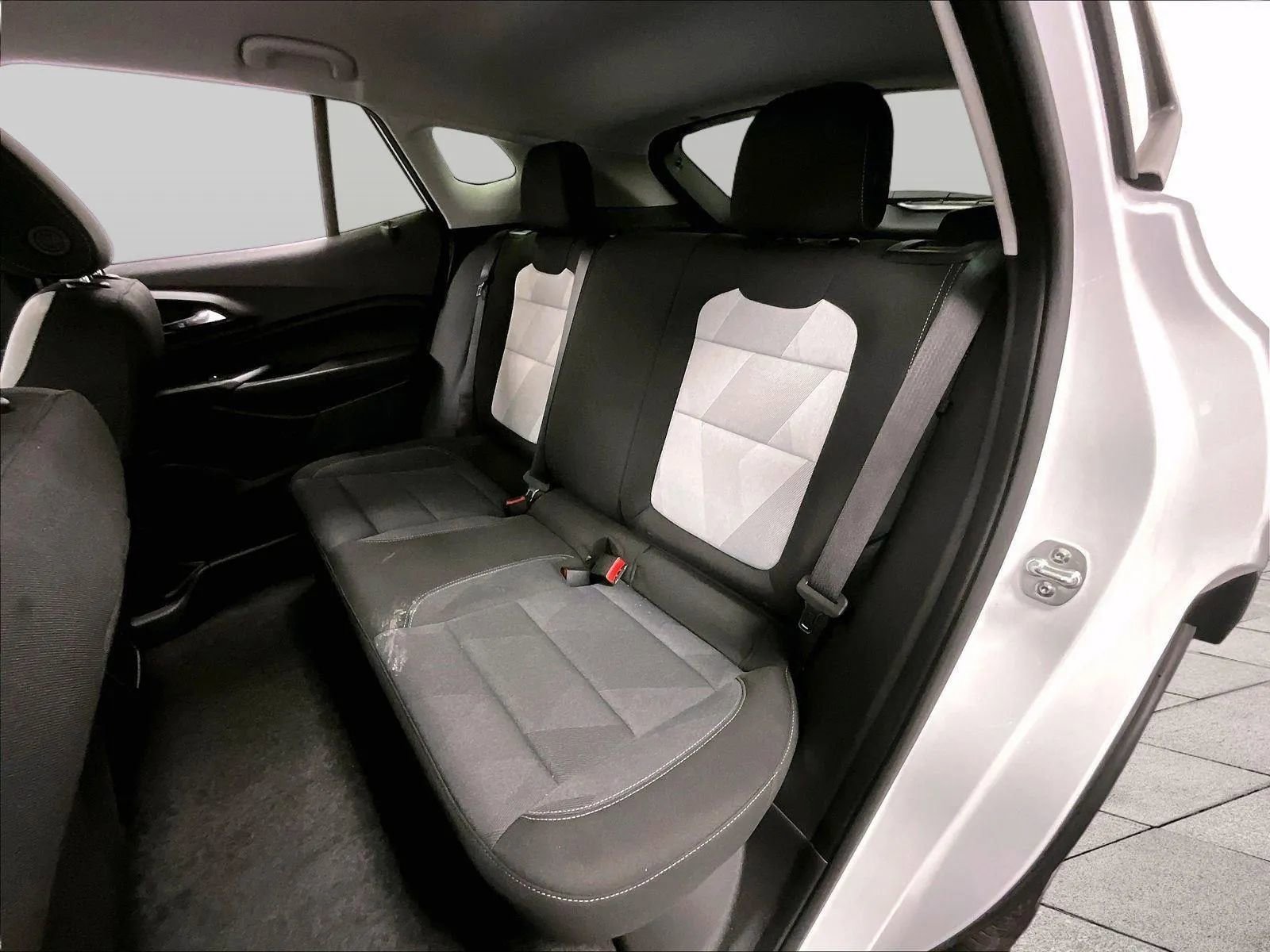 Used 2025 Chevrolet Trax LS w/ LS Convenience Package image 25