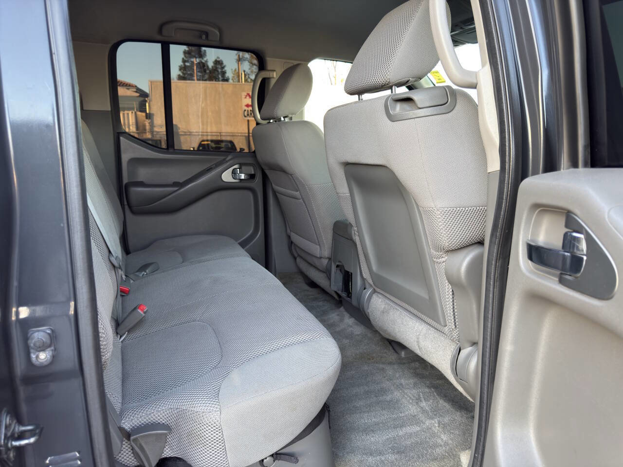 Used 2012 Nissan Frontier SV w/ SV Premium Utility Pkg AWD/4WD image 12