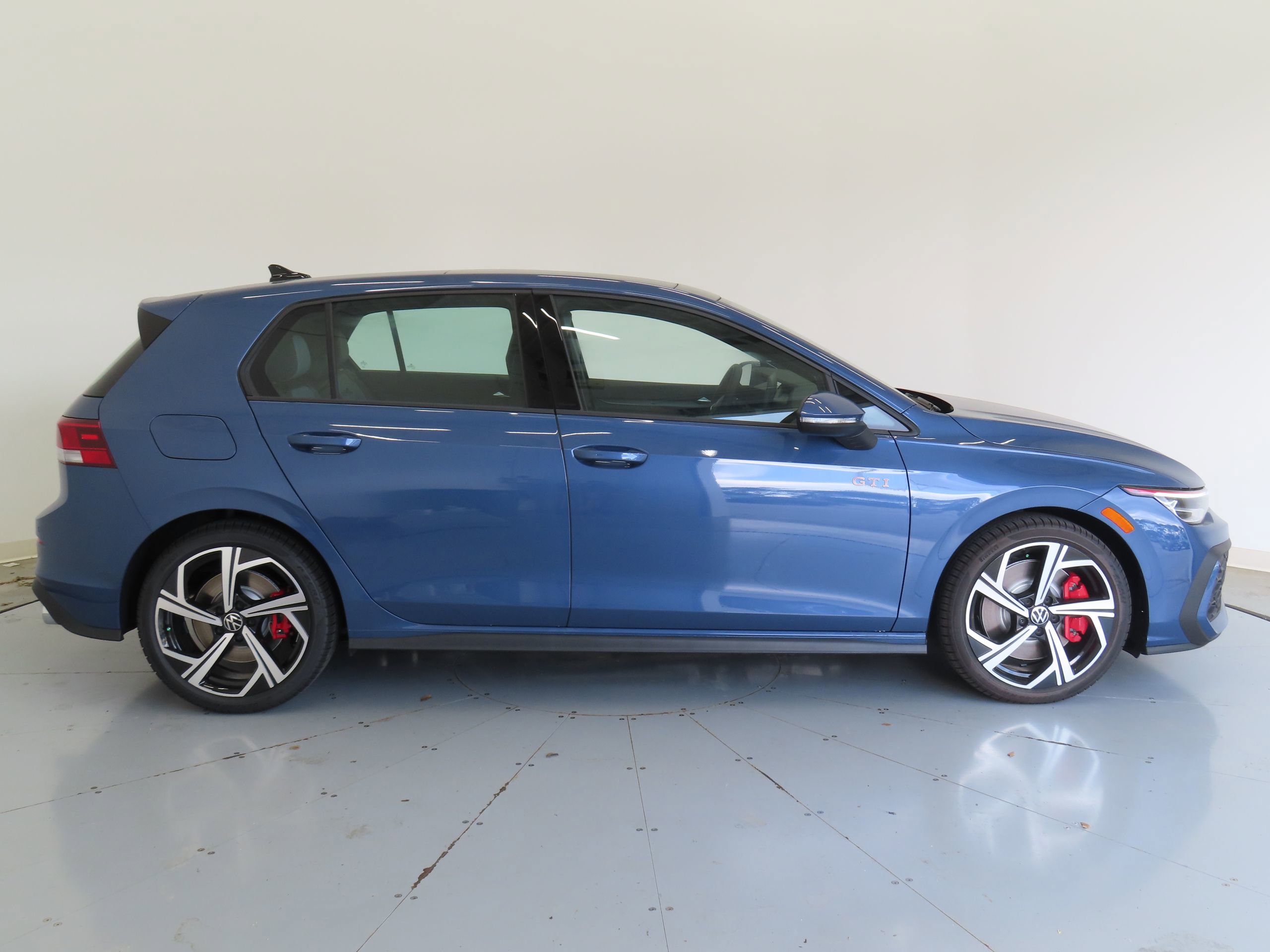 New 2025 Volkswagen GTI SE image 2