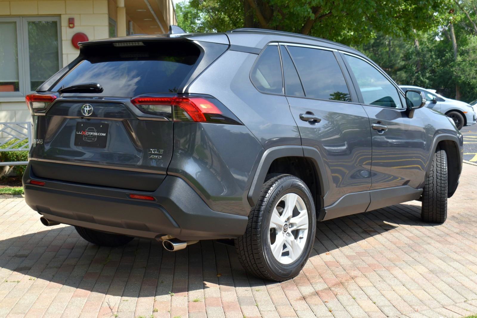Used 2021 Toyota RAV4 XLE image 12