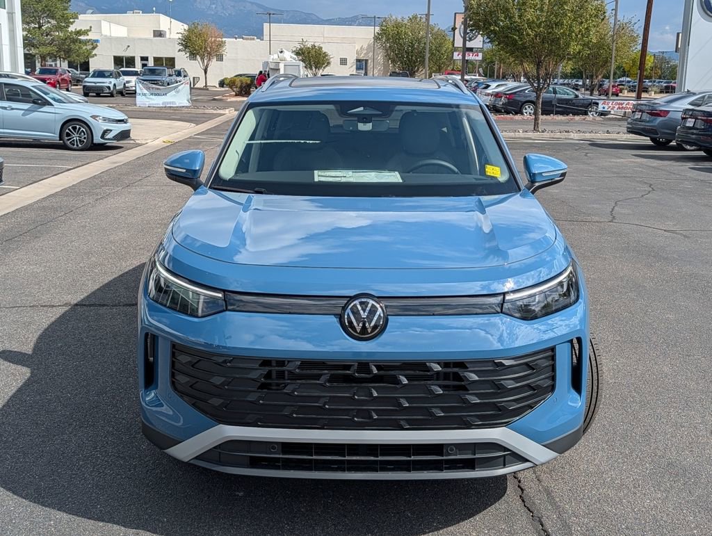 New 2025 Volkswagen Tiguan SE image 3