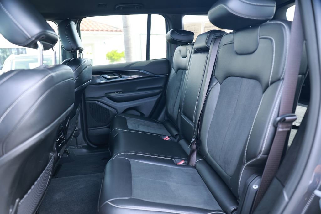 Used 2023 Jeep Grand Cherokee Altitude AWD/4WD image 32