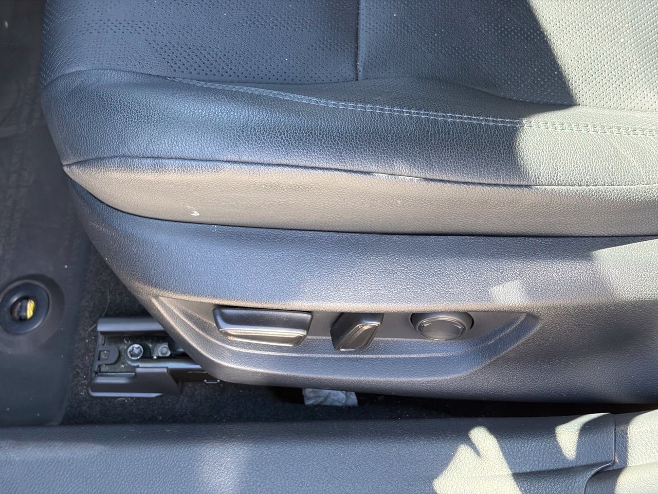 Used 2025 Toyota Camry XSE FWD image 4