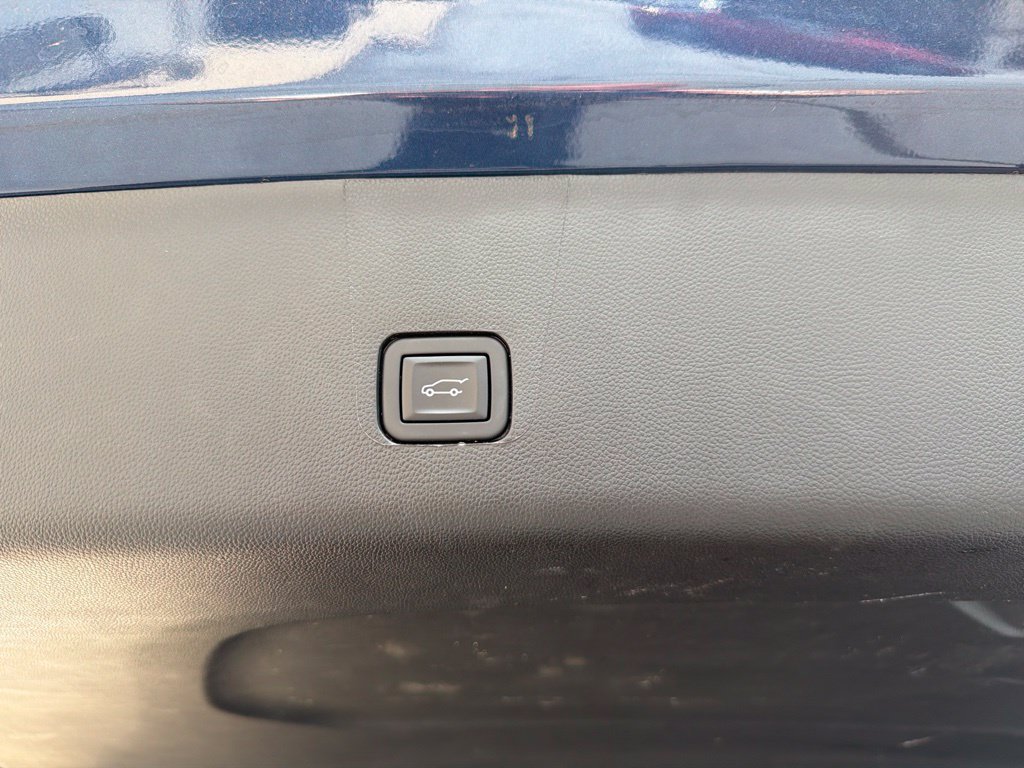 Used 2023 Chevrolet Traverse LT FWD image 20