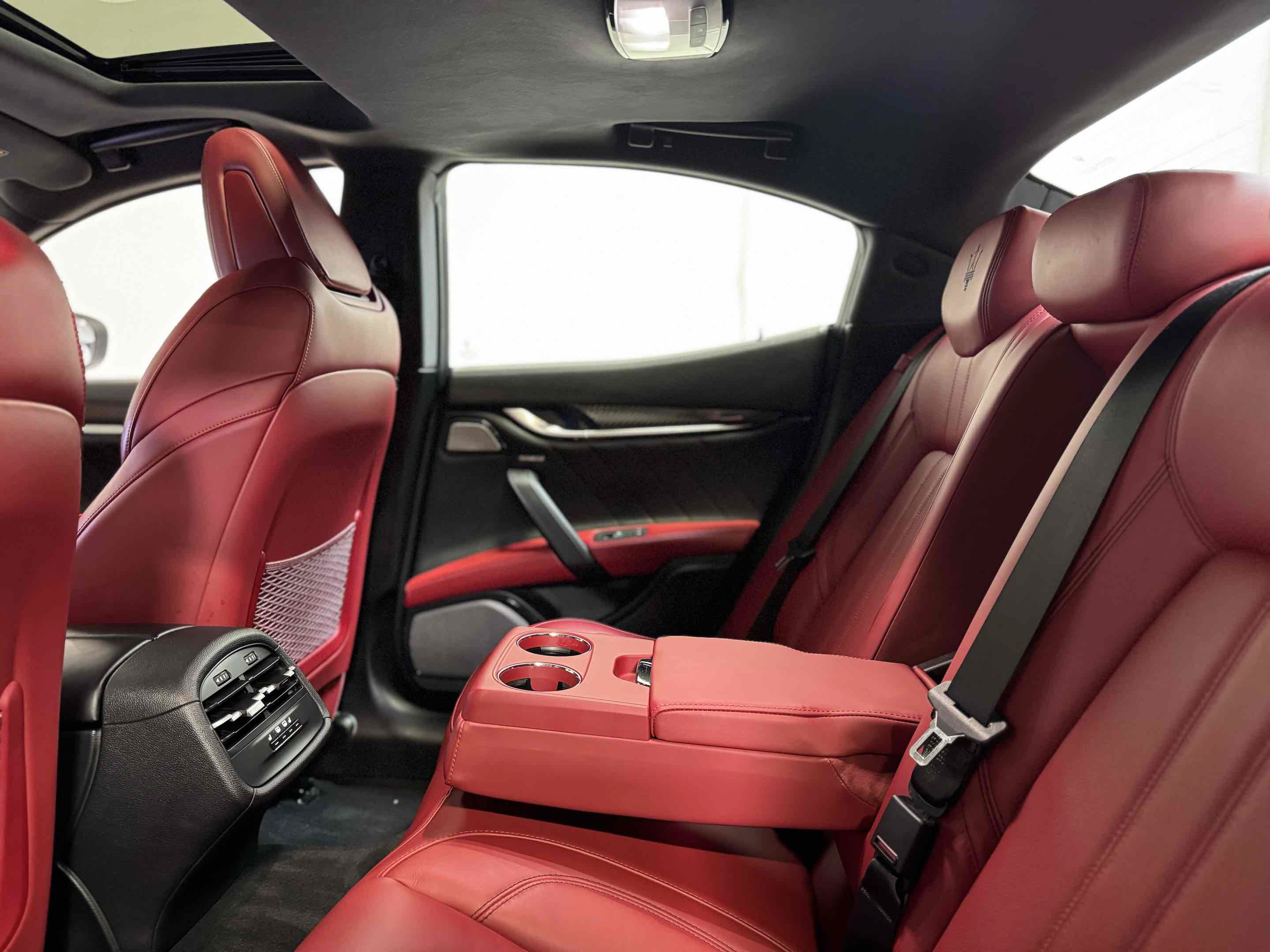 Used 2021 Maserati Ghibli S GranSport RWD image 36