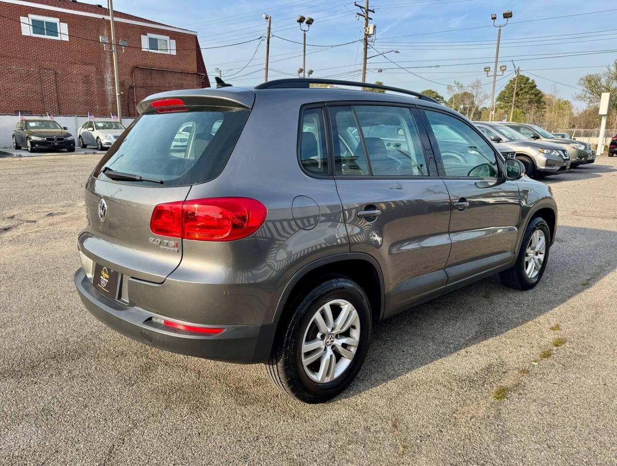Used 2015 Volkswagen Tiguan S image 7