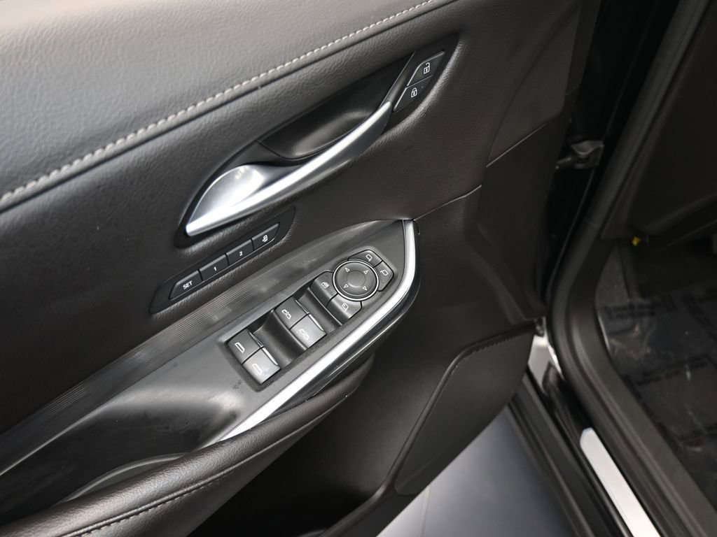 Used 2024 Cadillac XT4 Premium Luxury image 13