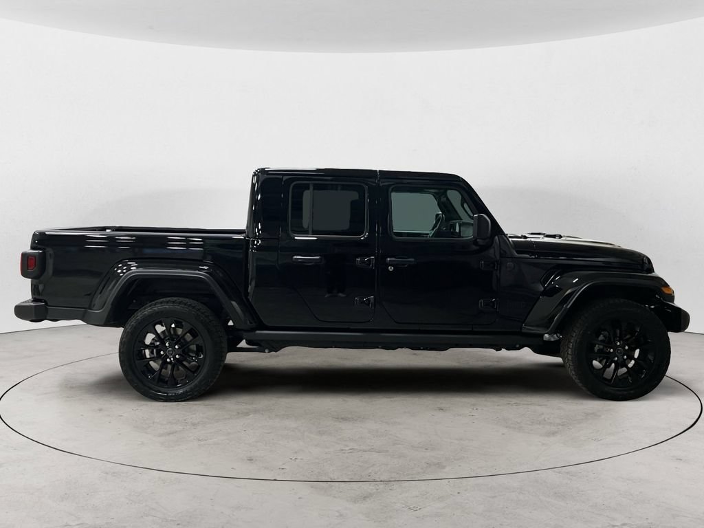 Used 2025 Jeep Gladiator Sport AWD/4WD image 6