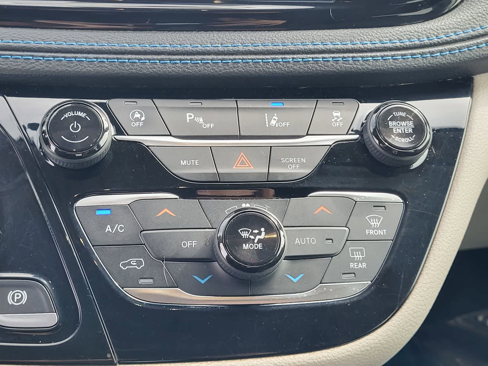Used 2021 Chrysler Pacifica Touring FWD image 21