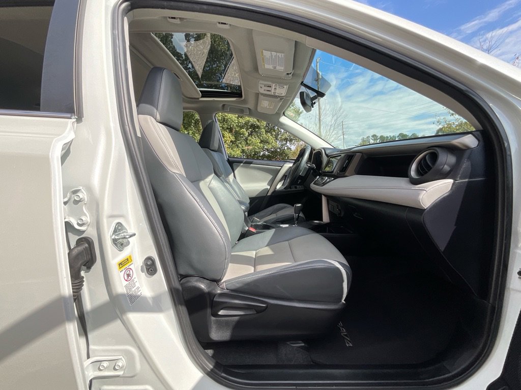Used 2015 Toyota RAV4 Limited image 17