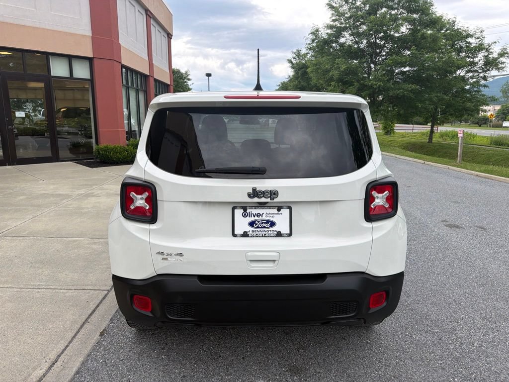 Used 2023 Jeep Renegade Latitude AWD/4WD image 6