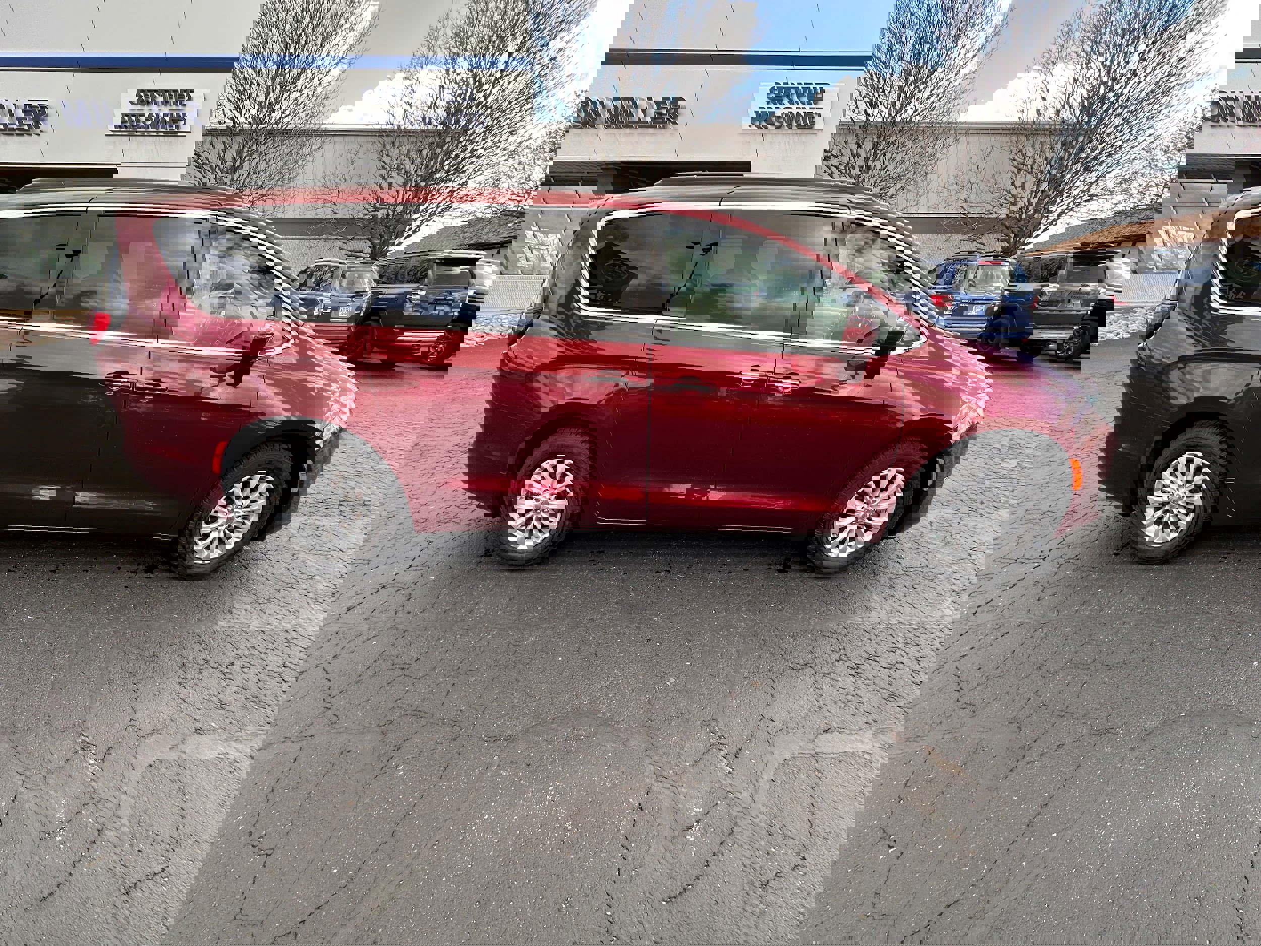 Used 2019 Chrysler Pacifica Touring Plus w/ Cold Weather Group image 3