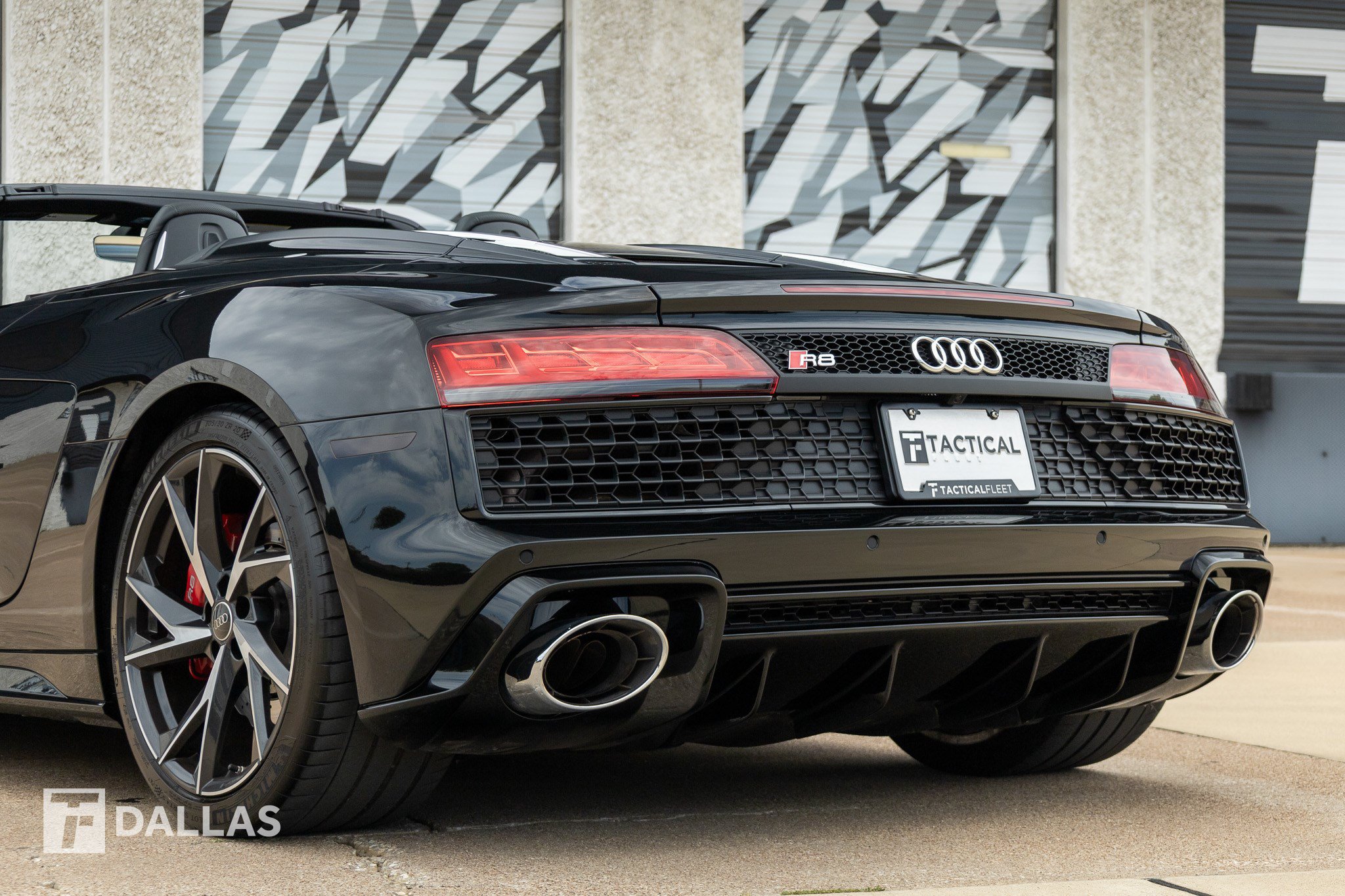 Used 2021 Audi R8 V10 w/ Premium Package RWD image 12