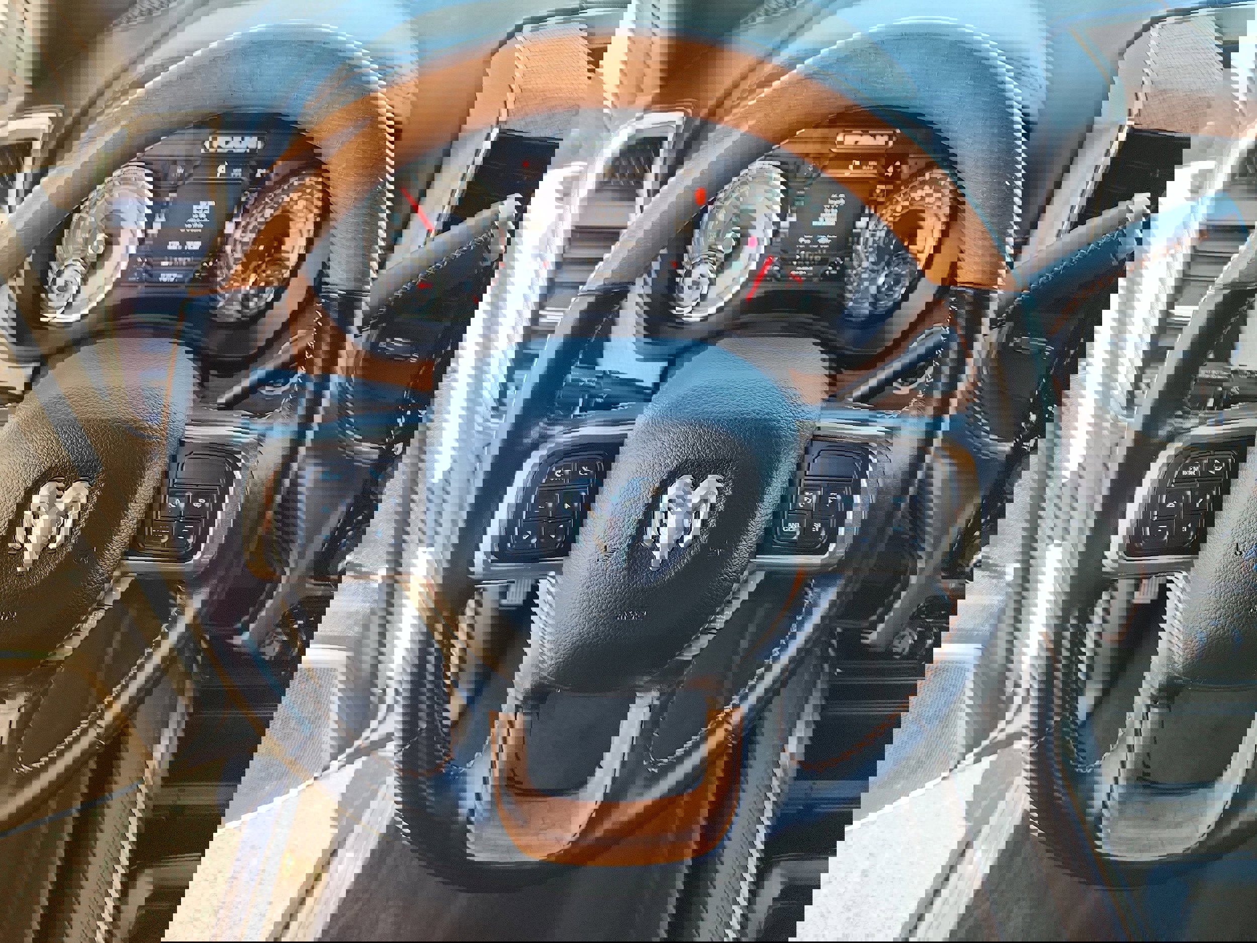 Used 2022 RAM 2500 Limited w/ Protection Group image 18