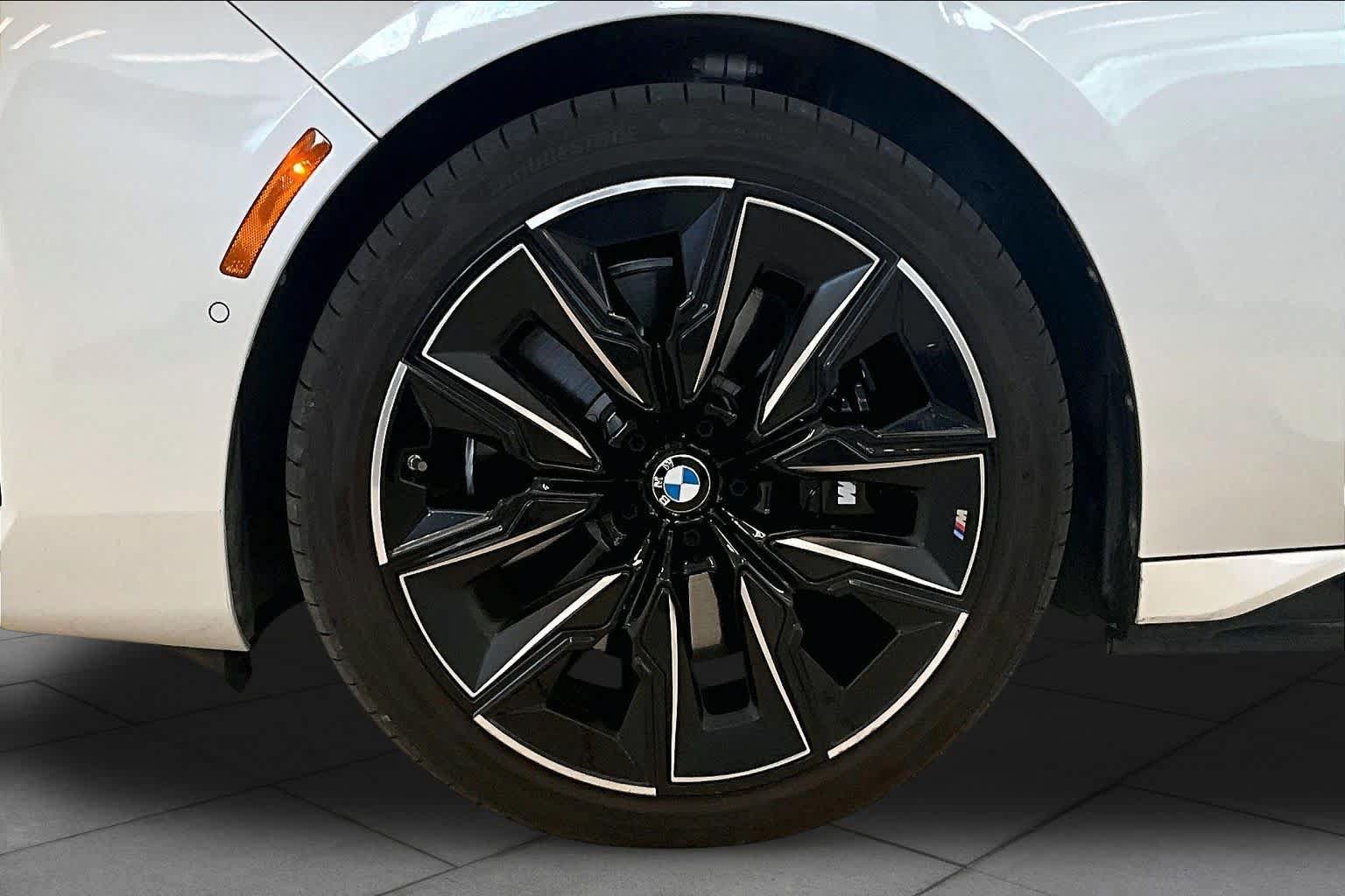 Used 2025 BMW i7 xDrive60 AWD/4WD image 10