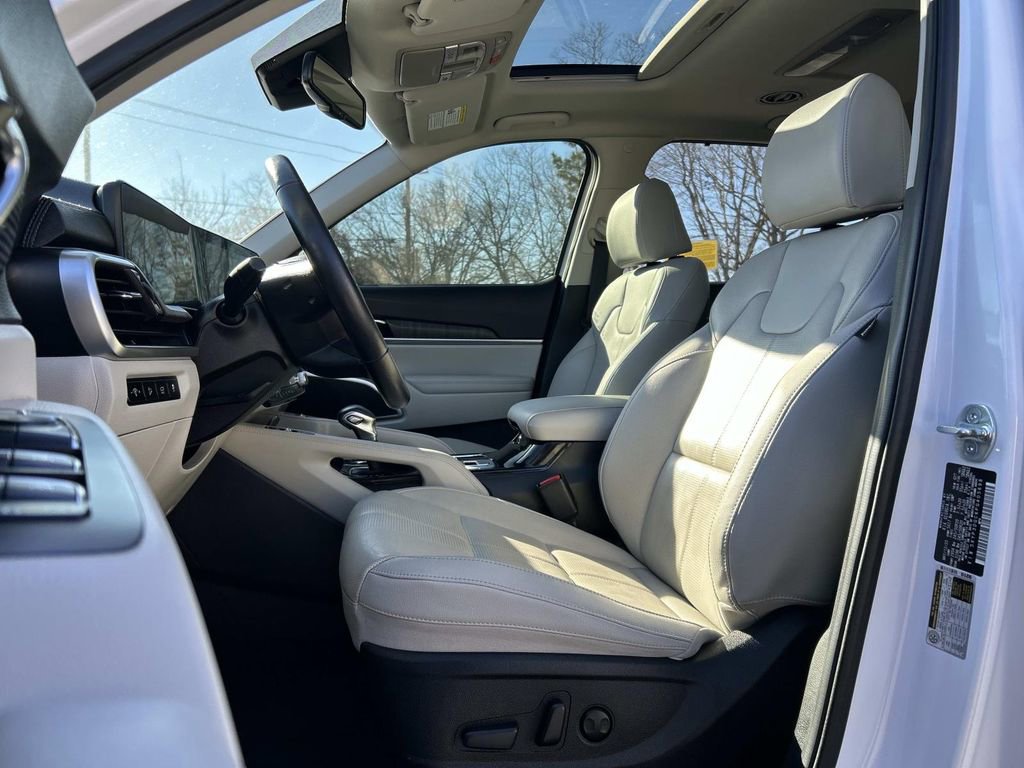 Used 2023 Kia Telluride EX image 19