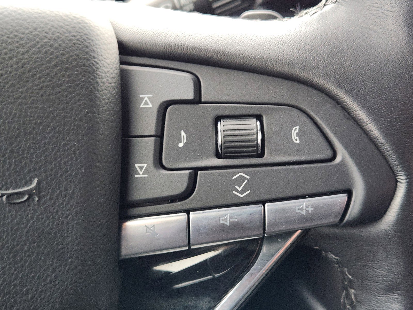 Certified 2024 Cadillac Escalade Sport w/ LPO, ONYX Package image 25