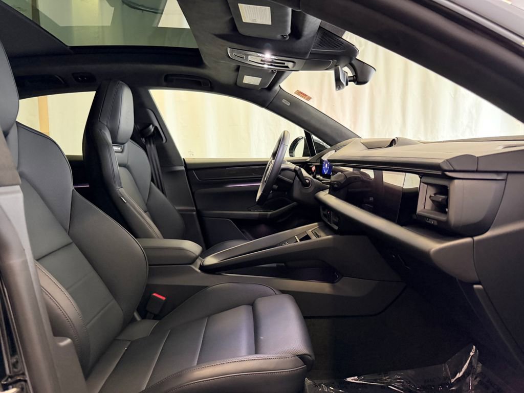 Certified 2025 Porsche Macan Turbo Electric AWD/4WD image 16