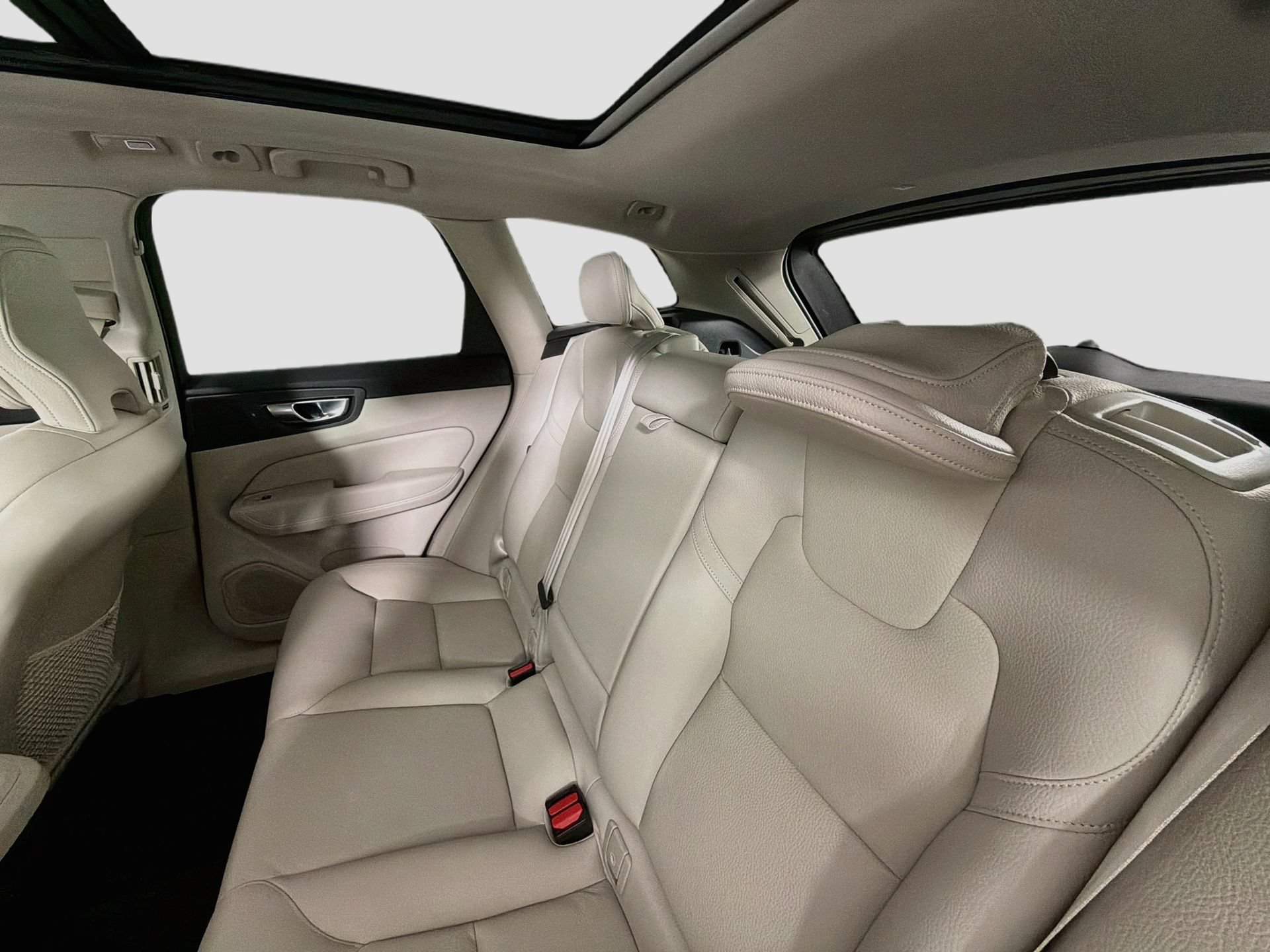 Certified 2024 Volvo XC60 B5 Plus AWD/4WD image 25