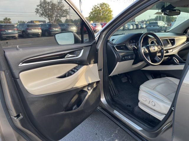 Used 2020 Buick Enclave Essence FWD image 4