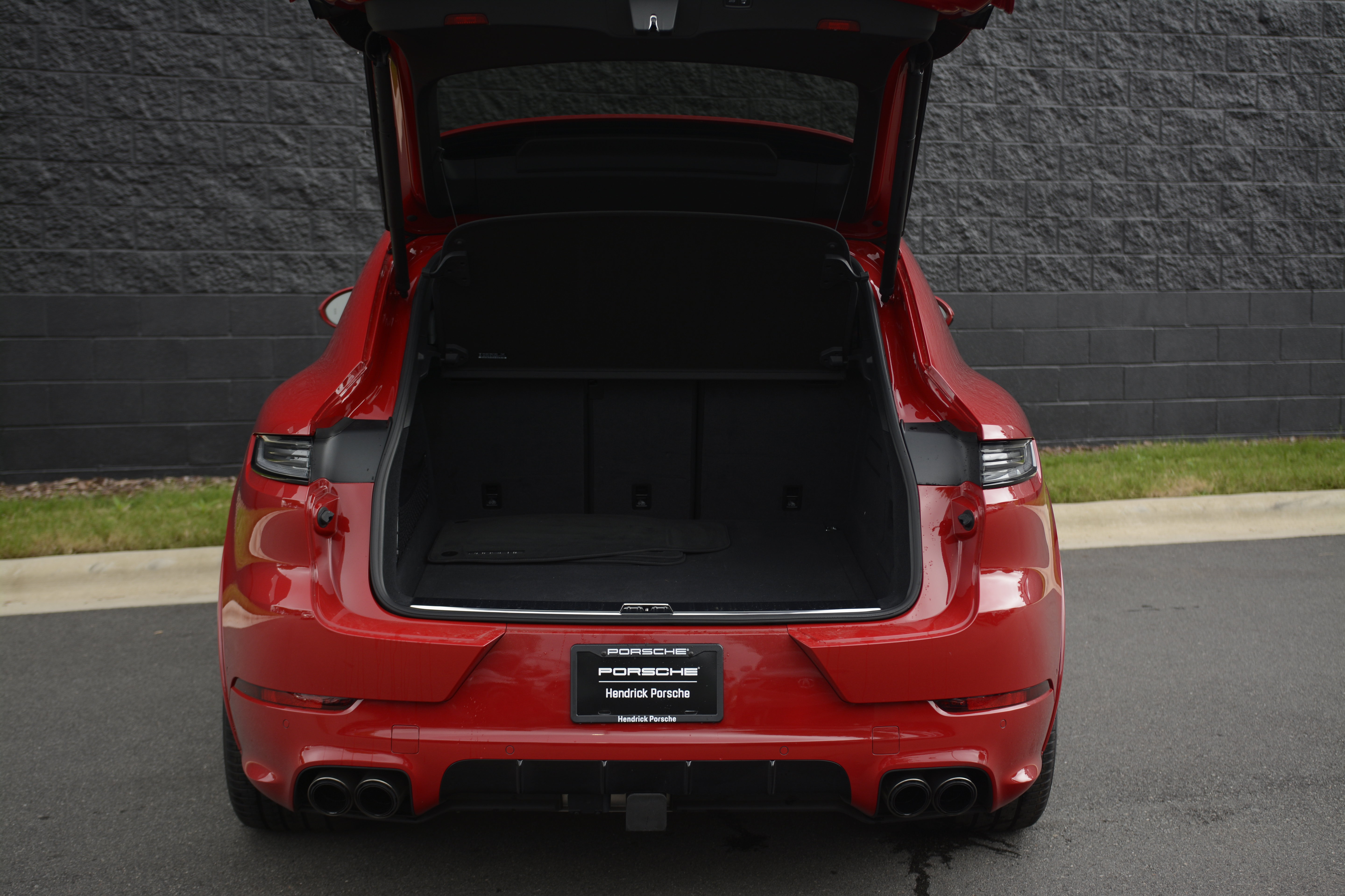 Certified 2025 Porsche Cayenne GTS AWD/4WD image 39