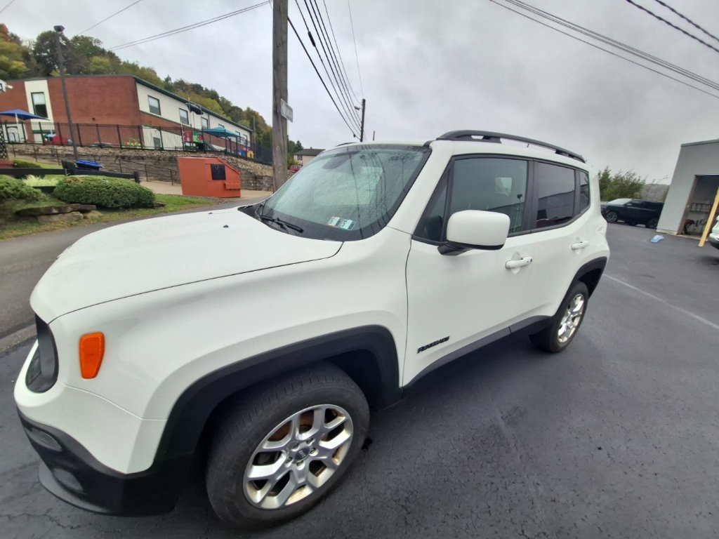 Used 2016 Jeep Renegade Latitude w/ Cold Weather Group AWD/4WD image 4