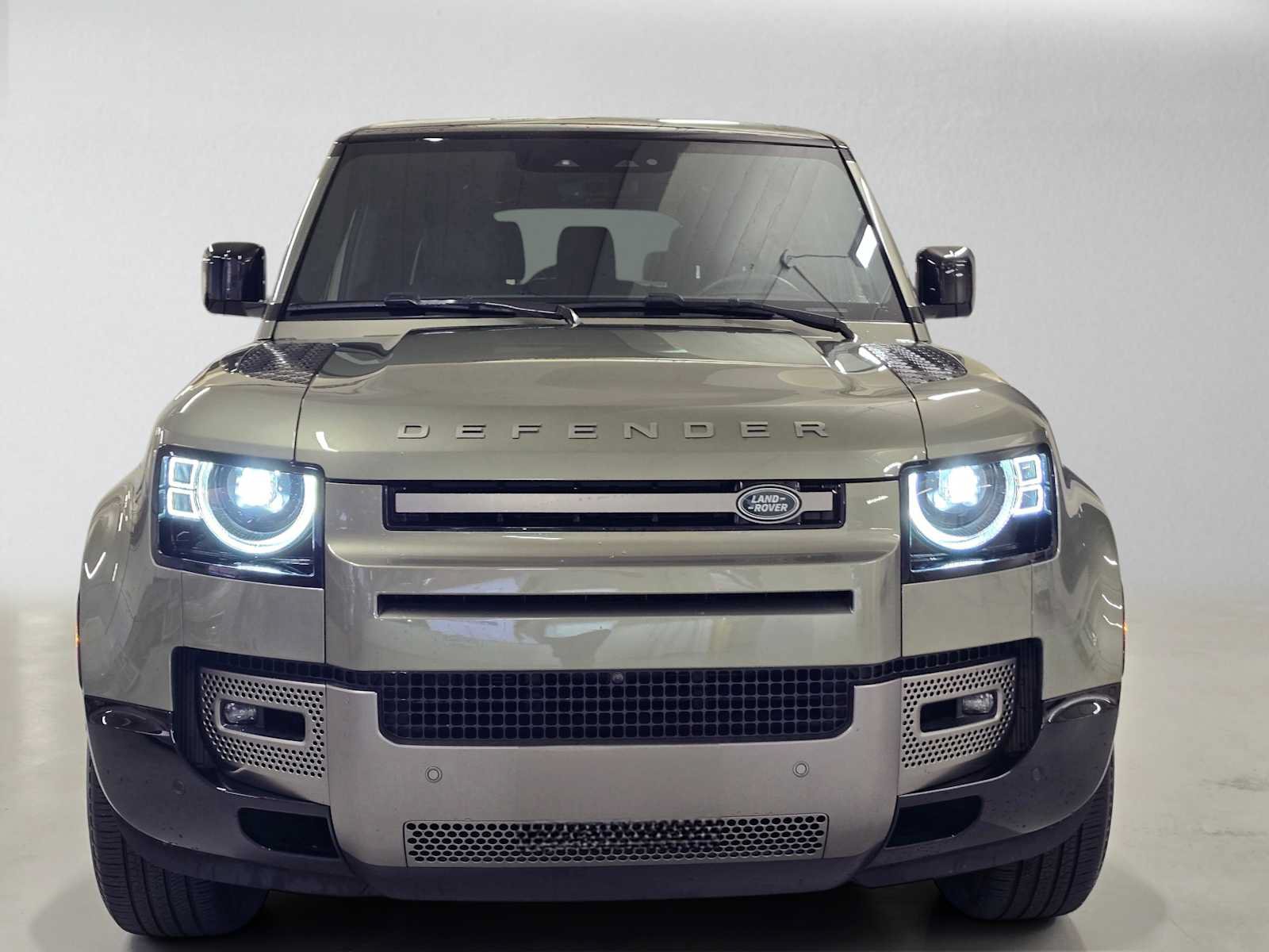 Used 2025 Land Rover Defender 130 X-Dynamic SE AWD/4WD image 8
