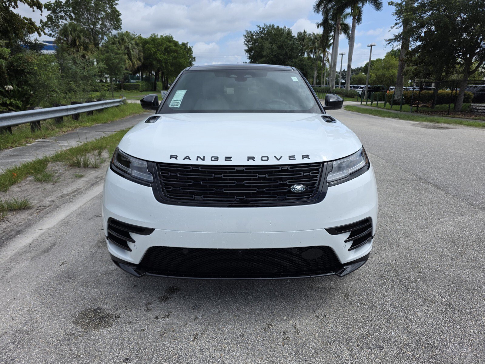 Used 2026 Land Rover Range Rover Velar Belgravia AWD/4WD image 8