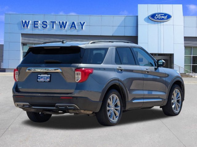 Used 2022 Ford Explorer XLT w/ Equipment Group 202A RWD image 3