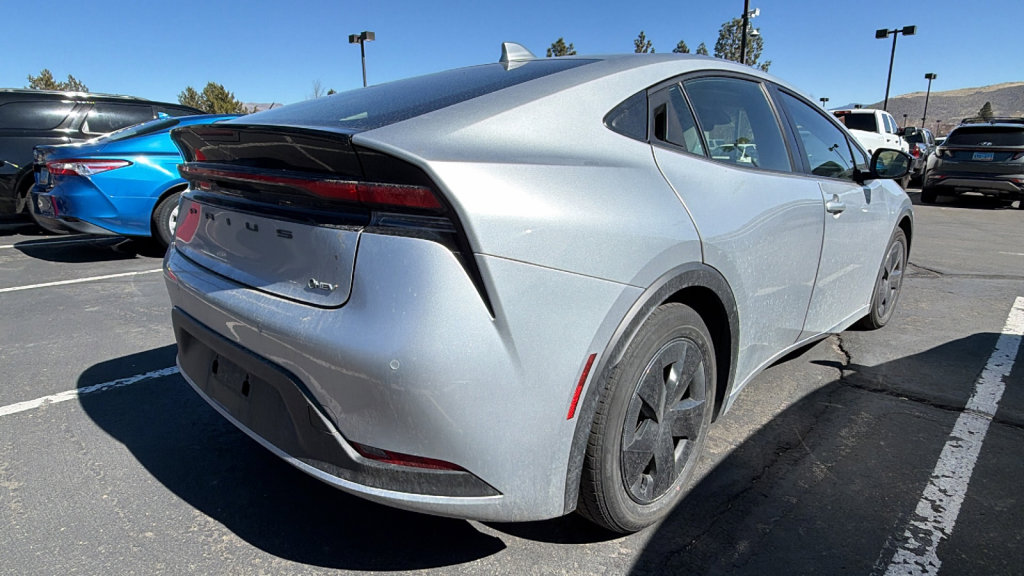 Used 2023 Toyota Prius LE image 2