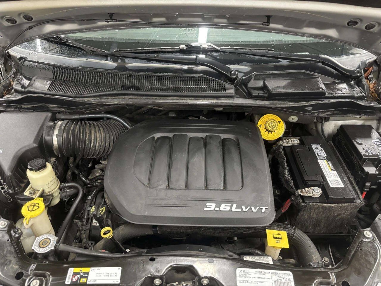 Used 2015 Chrysler Town & Country Touring-L w/ Driver Convenience Group FWD image 9