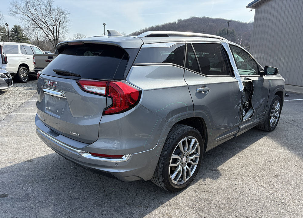 Used 2024 GMC Terrain Denali w/ Denali Premium Package image 3