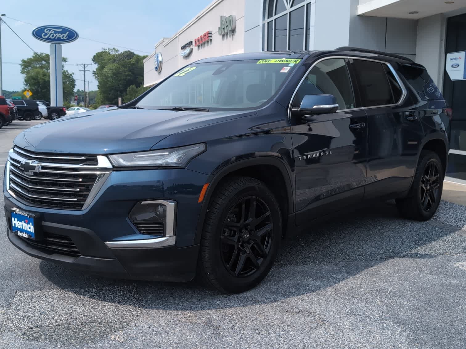 Used 2023 Chevrolet Traverse LT FWD image 1