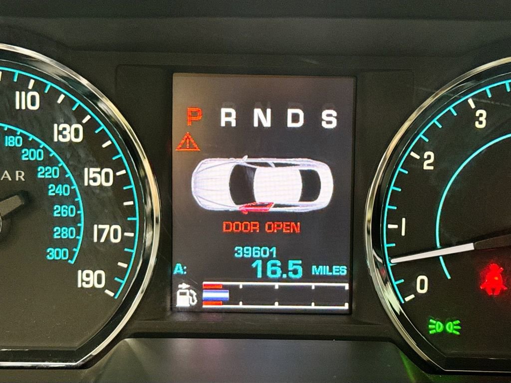 Used 2012 Jaguar XF image 12