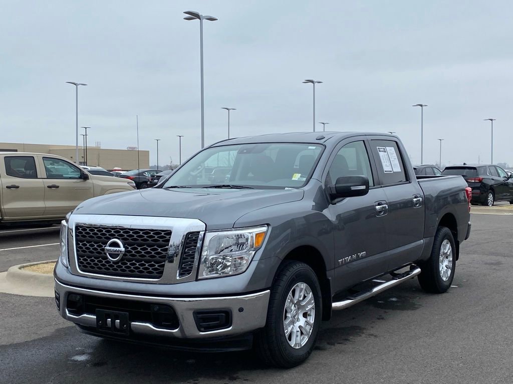 Used 2018 Nissan Titan SV w/ SV Convenience Package image 3