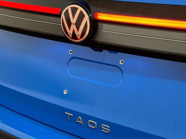 New 2025 Volkswagen Taos SE image 17