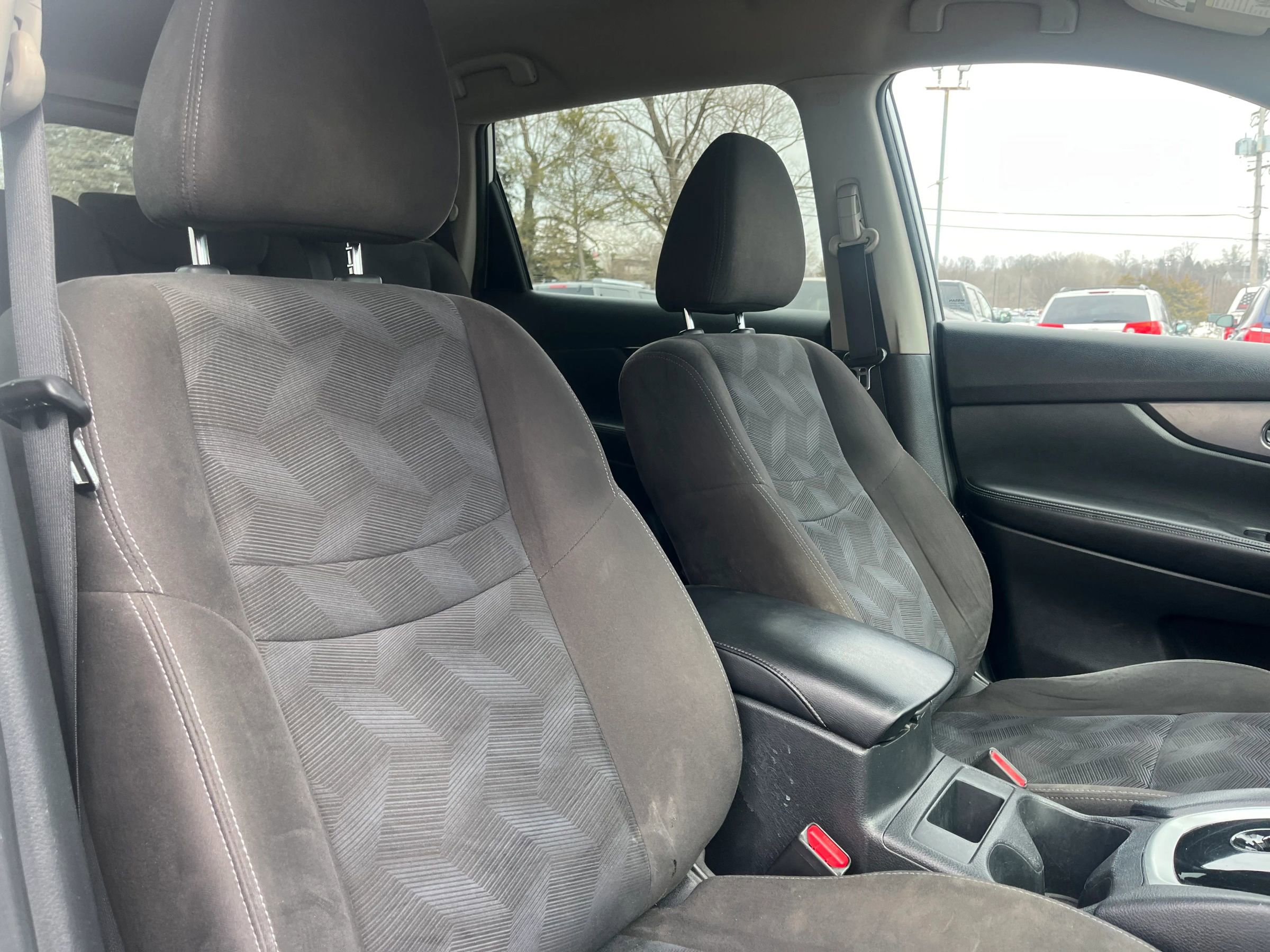 Used 2015 Nissan Rogue SV image 8