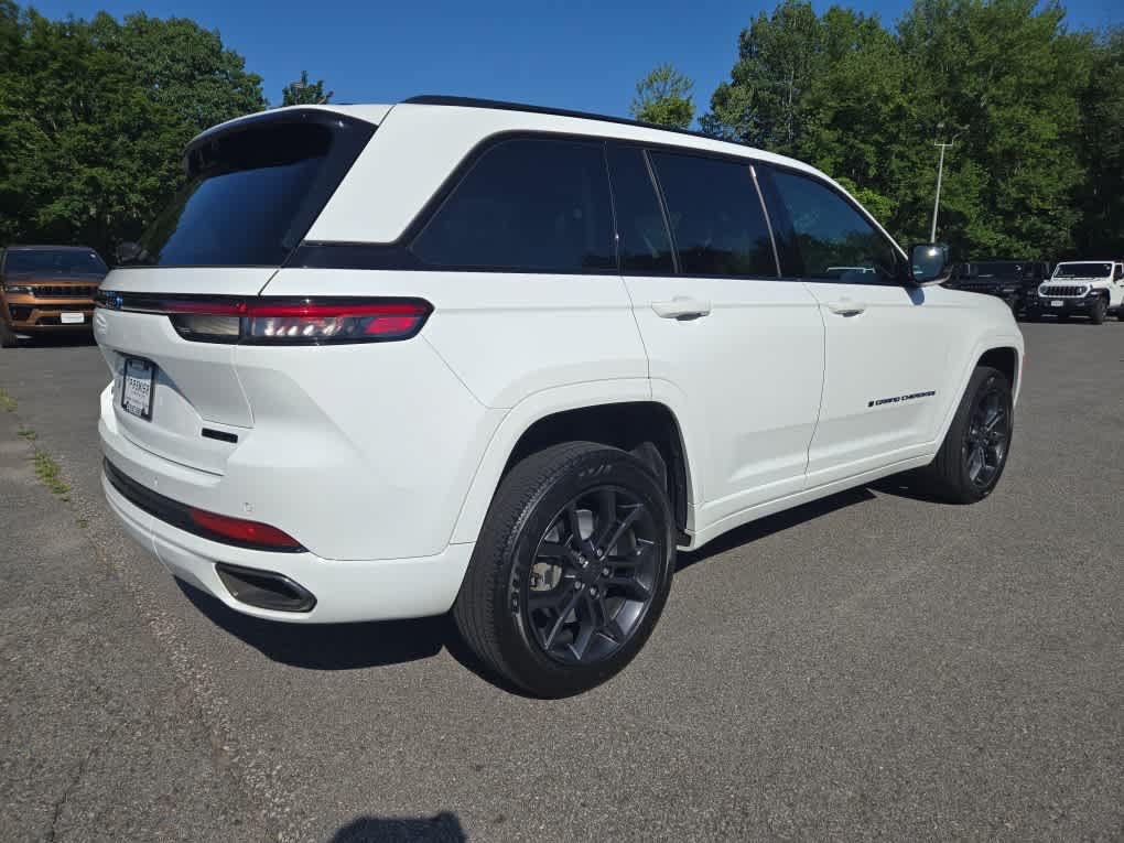 Used 2023 Jeep Grand Cherokee 30th Anniversary AWD/4WD image 4