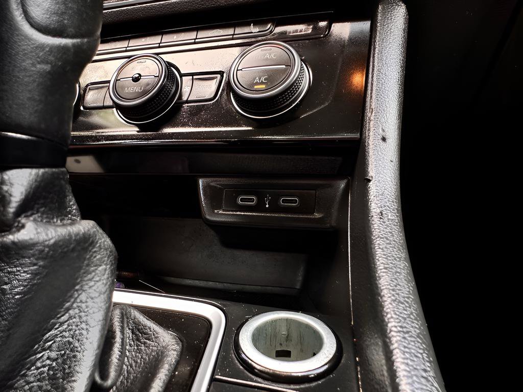 Used 2020 Volkswagen Jetta SE w/ SE Cold Weather Package image 13