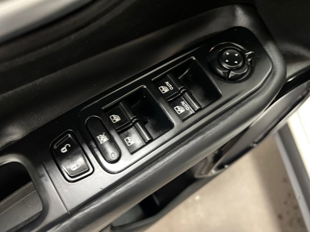 Used 2017 Jeep Renegade Altitude image 13