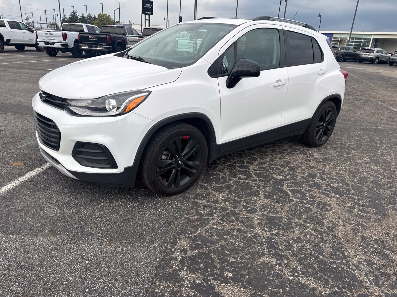 Used 2020 Chevrolet Trax LT w/ Sun & Sound Package FWD image 3